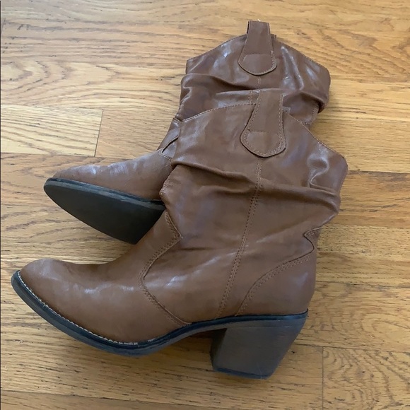 Size 7 Tan boots - Picture 1 of 2